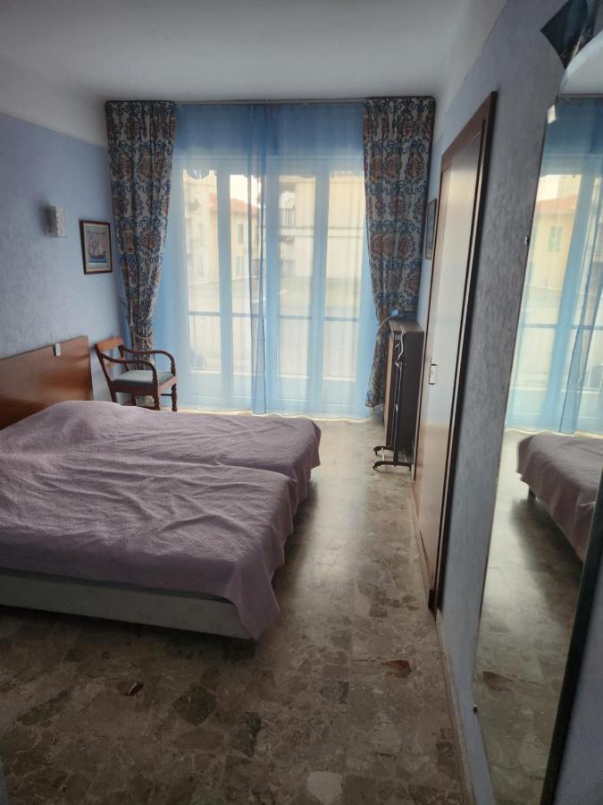 Big Apart 140M2 5Min Walk To Beach Sea &Promenade 3 Double Rooms,Big Living Room 42M2, 3 Showers,9 Beds, Free Parking Nizza Exterior foto